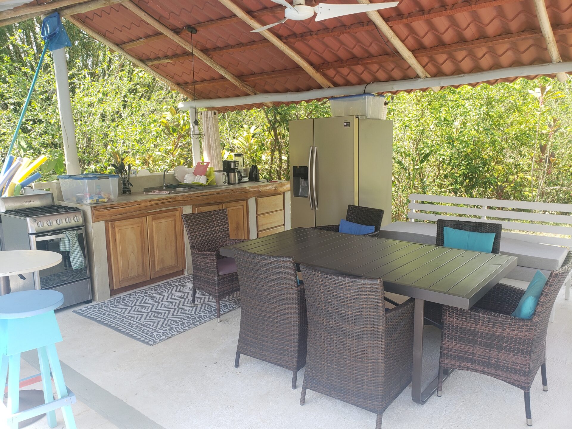 Outdoor Kitchen and Dining Rancho