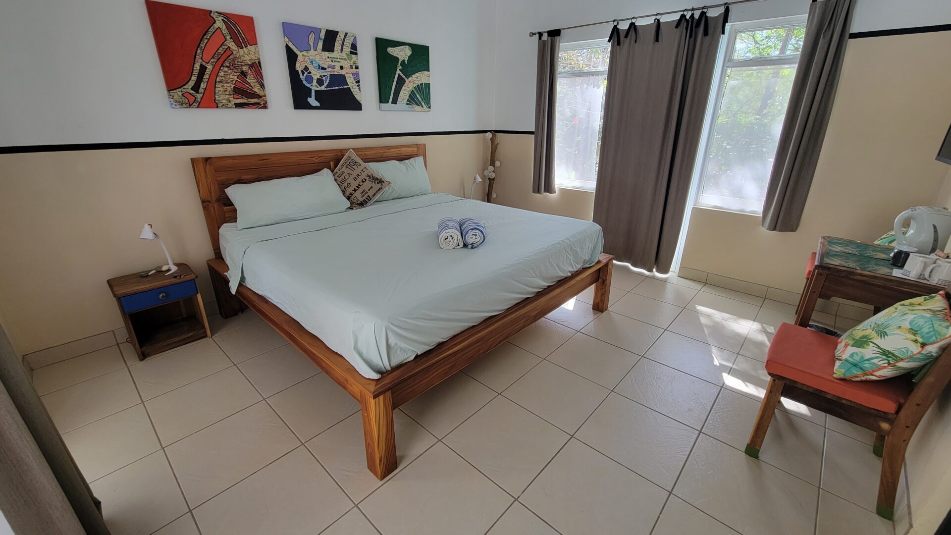 Samara Casita king bed